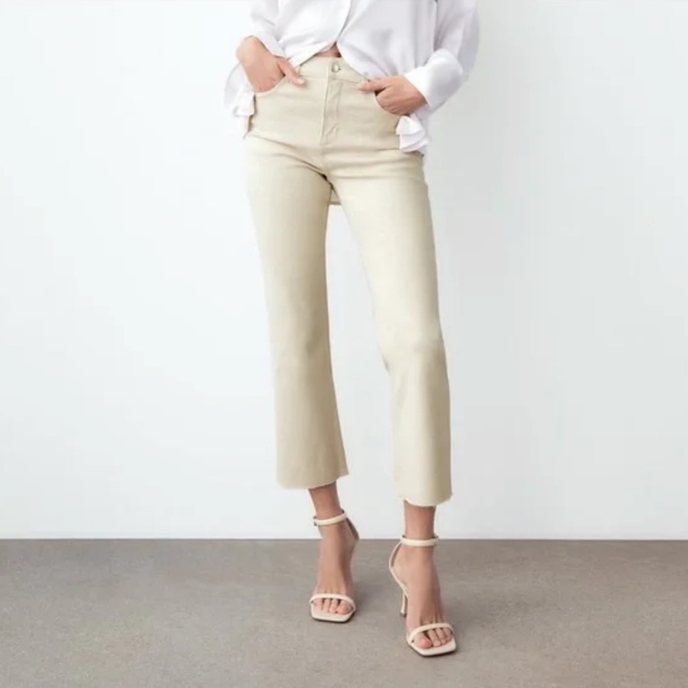 Zara High Rise Mini Flare Jeans 🦋